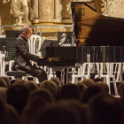 El pianista Santi Riu, germà de l’homenatjat, va obrir diumenge la vetllada amb tres peces de Bach.