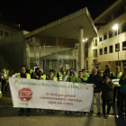 Concentració de la PAH de Lleida davant dels jutjats de la capital del Segrià, ahir.