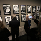 El degoteig de visitants va ser constant durant tot el matí d’ahir al Museu de Lleida per veure la polèmica sèrie fotogràfica.