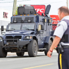 Vista de un camión blindado de la policía en Toronto (Canadá).