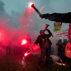 Los huelguistas franceses mantienen el pulso contra el Gobierno