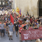 La manifestación de la izquierda independentista, ayer durante su paso delante de la Catedral. 