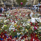 Imagen de archivo de las ofrendas florales a las víctimas del atentado de Les Rambles.