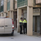 Muere un hombre al caer por un bloque de pisos en Lleida
