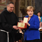 Merkel va rebre el llum a la basílica de Sant Francesc.