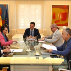 Sánchez va presidir la reunió amb la ministra, el president de la CEOE i els líders de CCOO i UGT.