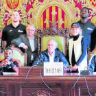 Jugadores, técnicos y directivos del Força Lleida visitaron ayer la Paeria y otros enclaves de la ciudad, como la Catedral y la Seu Vella.