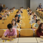 Alumnes durant una de les proves de la selectivitat aquest dimarts al campus de Cappont de la UdL.