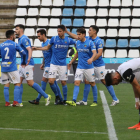 Jugadors del Lleida celebren un gol davant del València Mestalla.