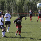 El vent va deslluir el partit entre el Vallfogona i el Linyola, que va acabar en empat (1-1). 