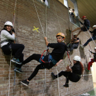 Alumnes del cicle de Conducció d’Activitats al Medi Natural, ahir en unes pràctiques.