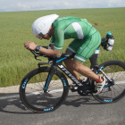 Damià Vindel, durante la prueba de ciclismo de una competición de Ironman.