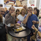 Els milers de visitants a la fira van poder degustar diferents tipus de torrons.