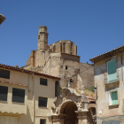 Imagen de la fuente barroca en el centro de Castelló de Farfanya. 