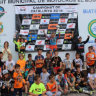 En la imagen, el podio y el resto de participantes de la categoría de MX50.