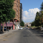 Vista de l’encreuament del carrer Salmerón amb Valentí Almirall, on ahir a la nit va ocórrer el robatori.