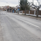 Imatge de l’accés a Castellserà des de la carretera de Penelles.