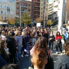 Desenes d'estudiants protesten a Lleida contra el masclisme