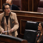Les ministres de Treball, Magdalena Valerio (centre), i Indústria, Reyes Maroto, al Congrés dels Diputats.