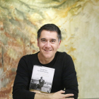 L’escriptor i periodista Martí Gironell, autor de la novel·la ‘La força d’un destí’, ahir a SEGRE.