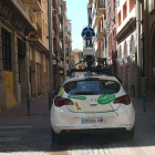 El vehicle de Google, ahir, al carrer Comerç de Lleida.