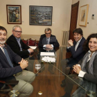 El president de Societat Civil Catalana es reuneix amb Àngel Ros i Ángeles Ribes a la Paeria