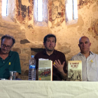 Antich, Joan-Lluís Lluís y Villaró, en Estamariu, en el primer encuentro de ‘asesinos’ de Franco. 