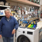 Josep Maria tiene una tienda de electrodomésticos en el Eix Comercial y ofrece sus productos a través de una página web que comparte con otros establecimientos.
