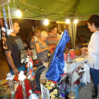 Uno de los estands de la segunda edición de la feria nocturna de Camarasa.