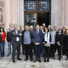 Foto de familia del encuentro del subdelegado del Gobierno español en Lleida, José Crespín, con los medios de comunicación.