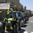 Un total de 55 tractores y dos carretas desfilaron por Cervera. 