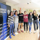 Alba, Iria, Marta, Alex, Rebeca, Maria y Glòria, siete de las ocho mujeres árbitras que tiene esta temporada el fútbol leridano.