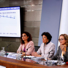 Las ministras María Jesús Montero, Isabel Celaá y Nadia Calviño, ayer en rueda de prensa.