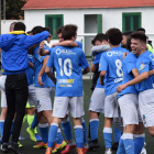 Els jugadors del Juvenil celebren la victòria davant del Barça.