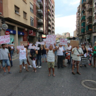 Decenas de personas volvieron a cortar ayer la calle Lluís Companys.