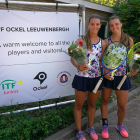 Las hermanas Teixidó, tras conquistar su primer título en dobles en el circuito ITF Júnior.