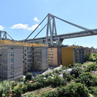 Imatge de l’estat actual del pont de Gènova i els edificis limítrofs.