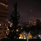Els míssils llançats per la coalició occidental es van veure durant la nit a Damasc.