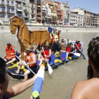 Una embarcación que simulaba un caballo de Troya. 