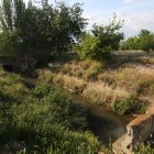 La entrada de agua que hay junto al canal de Seròs que será cubierta con esta actuación.