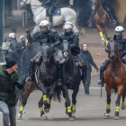 Enfrentamientos entre manifestantes y la policía en Bruselas. 