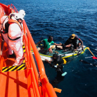Salvamento Marítimo rescató ayer a 230 personas en aguas del Estrecho y de Alborán.