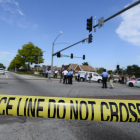 Agentes de policía acordonan una zona afectada por un tiroteo en EEUU.