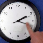 Aquesta matinada no oblidis canviar els rellotges: a les 3:00 seran les 2:00