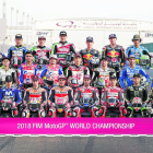 Els pilots de MotoGP posen junts abans de l’inici del Mundial al circuit qatarià de Losail.
