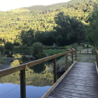 Una pasarela renovada en el Parc del Salencar de La Vall de Boí.