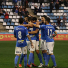 Jugadores del Lleida celebran el 3-0 marcado por Javi López el pasado sábado ante el Valencia Mestalla.