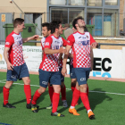Alguns jugadors del Balaguer celebren el gol de Putxi.