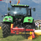 Imagen de un tractor de grandes dimensiones que utiliza gasóleo agrícola.