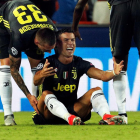 Cristiano Ronaldo reacciona llorando despúes de ser expulsado por agredir a un rival.